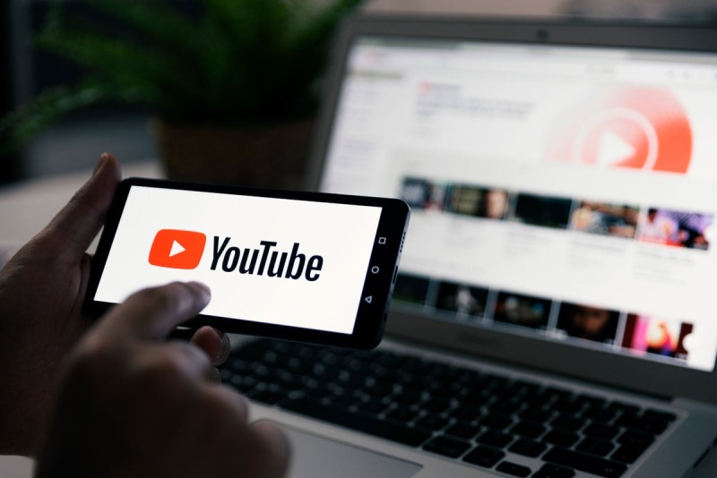 YouTube заблокировал канал Арестовича и других подсанкционных лиц