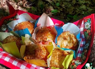 Закусочные маффины с фаршем и кукурузой