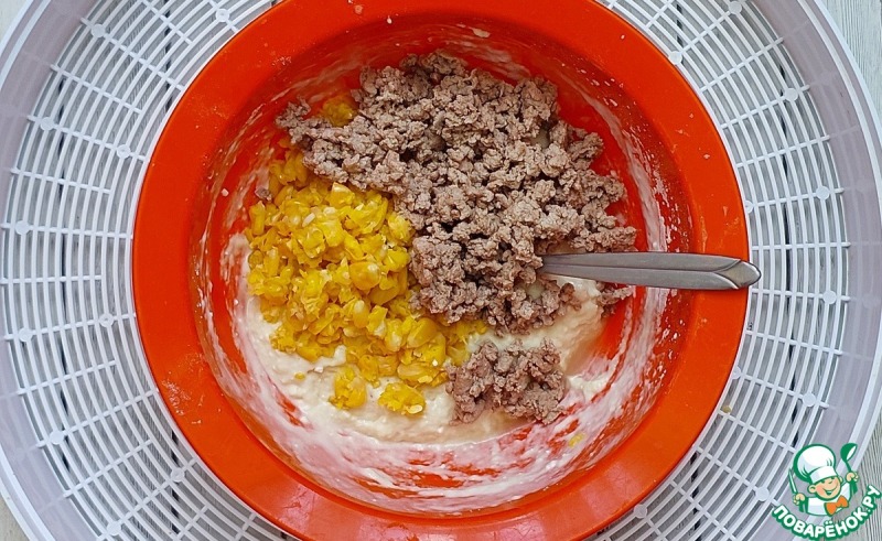 Закусочные маффины с фаршем и кукурузой