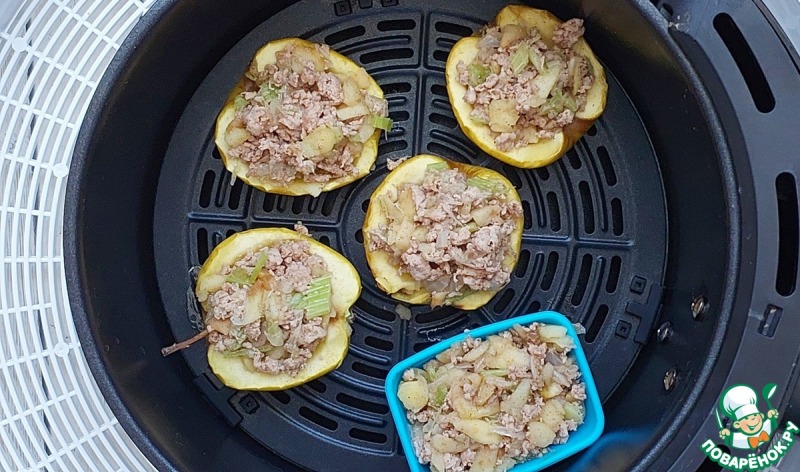 Запеченные яблоки с фаршем индейки