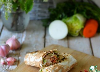 Завертон с индейкой и маринованными овощами