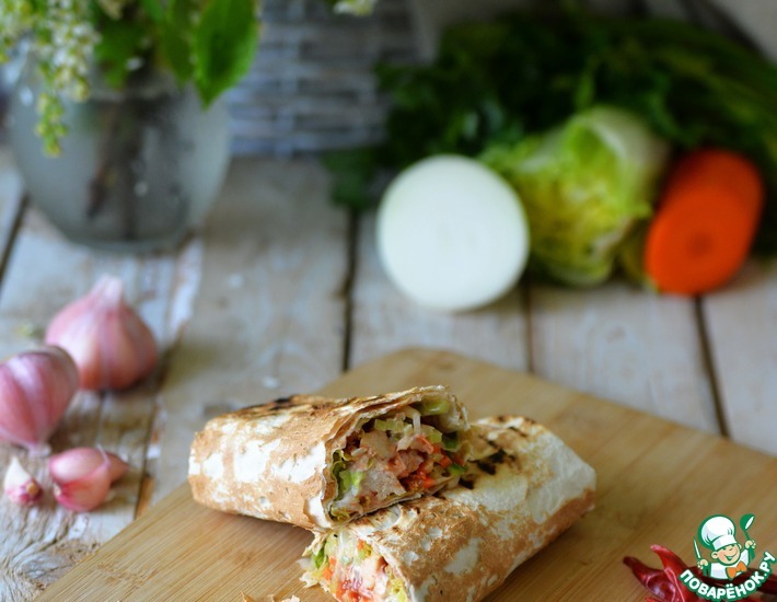 Завертон с индейкой и маринованными овощами