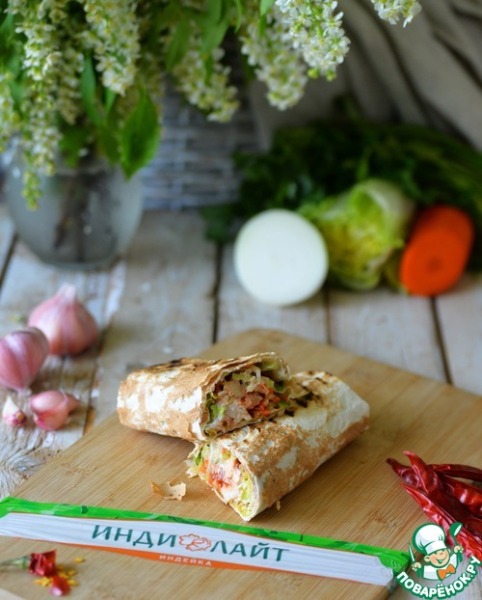 Завертон с индейкой и маринованными овощами
