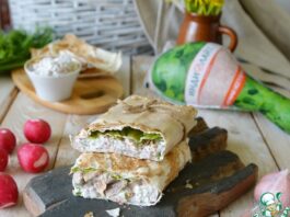 Завертон с индейкой и пикантным соусом