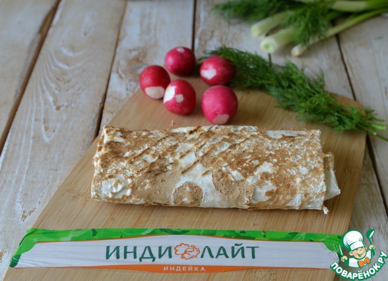 Завертон с индейкой и пикантным соусом