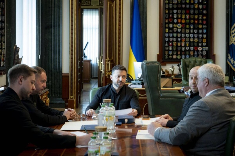 Зеленский поручил создать постоянную переговорную группу для переговоров с РФ