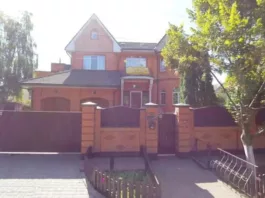 $500 тысяч: Семья уволенного экс-начальника Херсонской МВА купила дом под Киевом