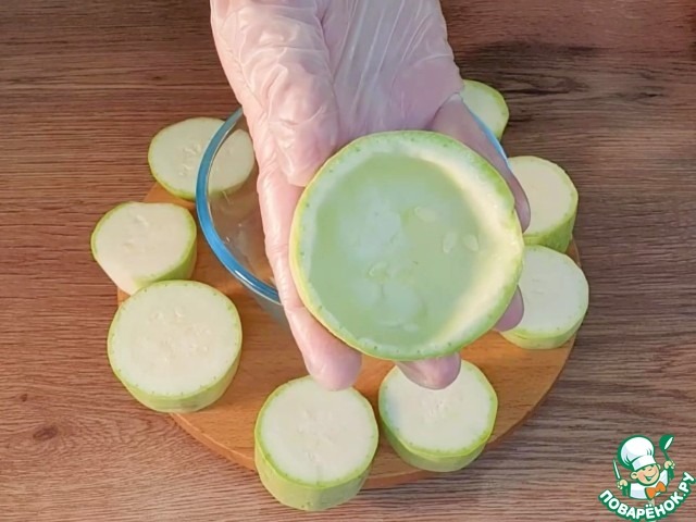 Аппетитная закуска из кабачков и индейки