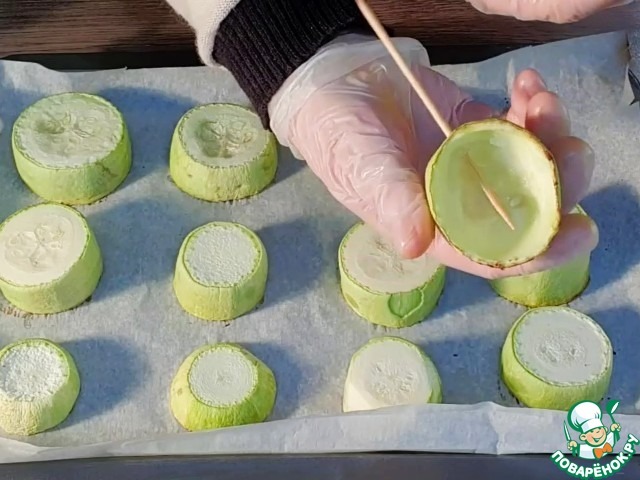 Аппетитная закуска из кабачков и индейки