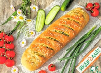 Батон с ветчиной, чесноком и зеленью