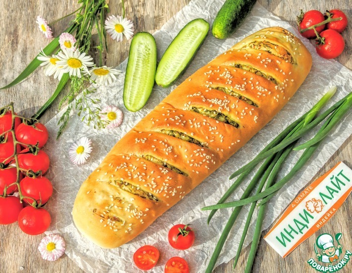 Батон с ветчиной, чесноком и зеленью