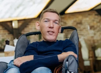 Больного СМА Назария Гусакова обвиняют в махинациях со сборами на лечение