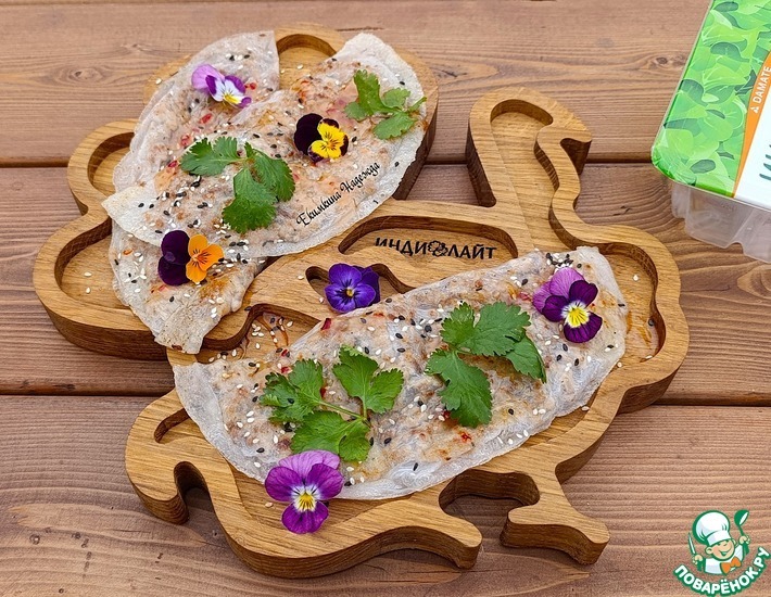 Чебуреки из индейки в рисовой бумаге