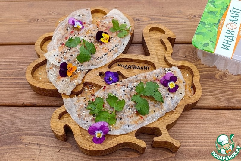 Чебуреки из индейки в рисовой бумаге