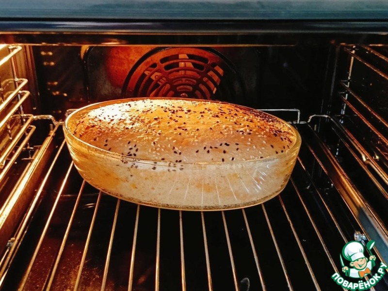 Дрожжевой пирог с капустой и сосисками