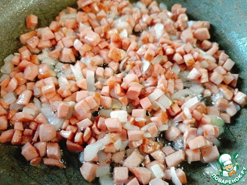 Дрожжевой пирог с капустой и сосисками
