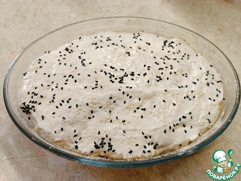 Дрожжевой пирог с капустой и сосисками