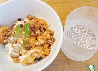 Фруктово-ореховый пилав с соусом тахини