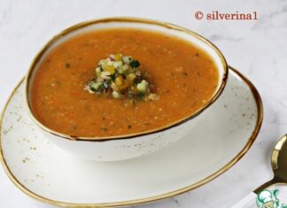 Гаспачо из персиков и томатов