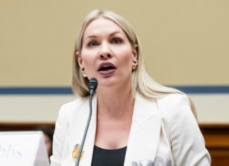 «Громкая ночь в Киеве, папа!». Дочь Келлога обратилась к отцу во время российской атаки