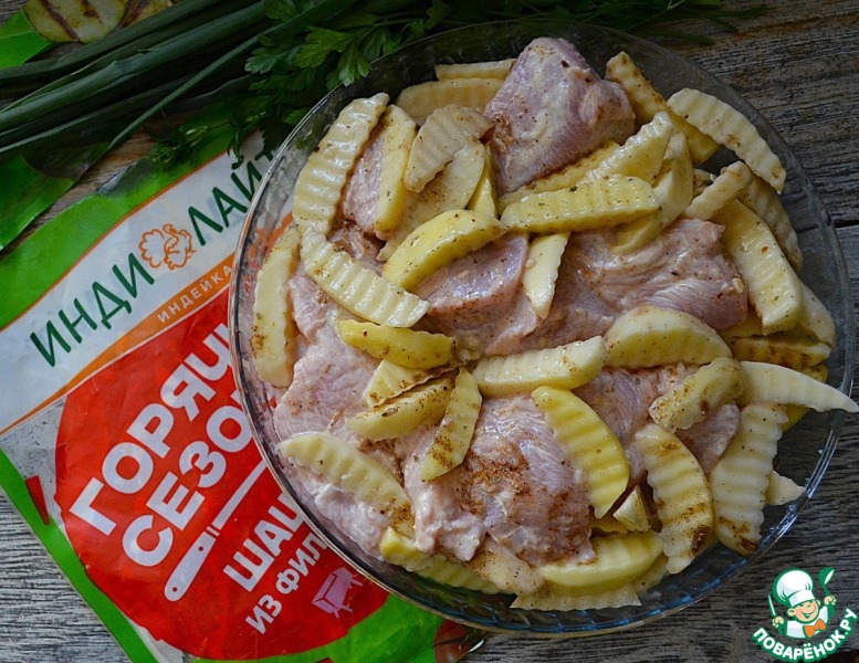 Индейка в маринаде запечённая с картофелем
