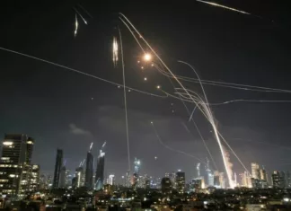 Иран запустил сотни баллистических ракет по Израилю в ответ на атаку по военным объектам