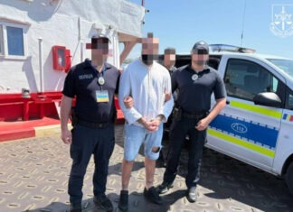 Из Румынии в Украину экстрадировали организатора преступной группы поджигателей | ВИДЕО