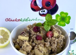 Яблочно-гречневая каша с клюквой