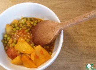 Карри из картофеля и зелёного горошка