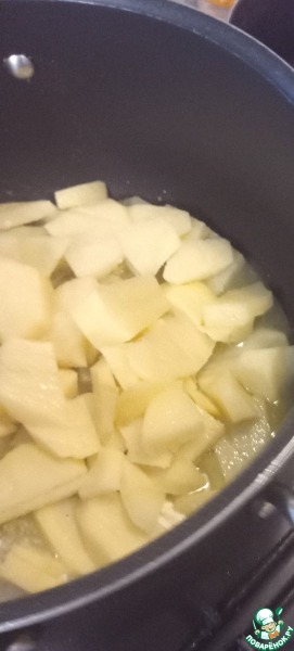 Карри из картофеля и зелёного горошка