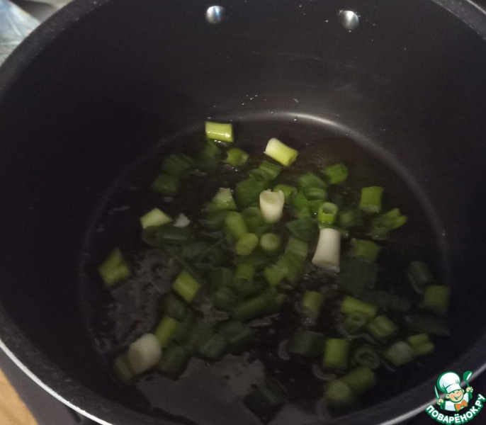 Лапша с арахисовым маслом и кочуджаном