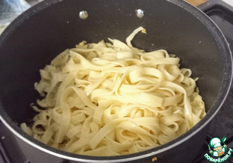 Лапша с арахисовым маслом и кочуджаном