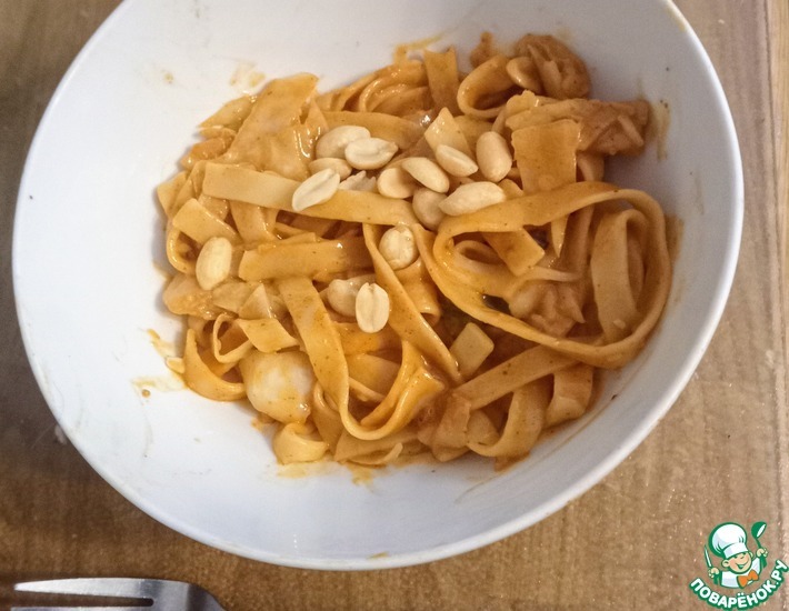 Лапша с арахисовым маслом и кочуджаном
