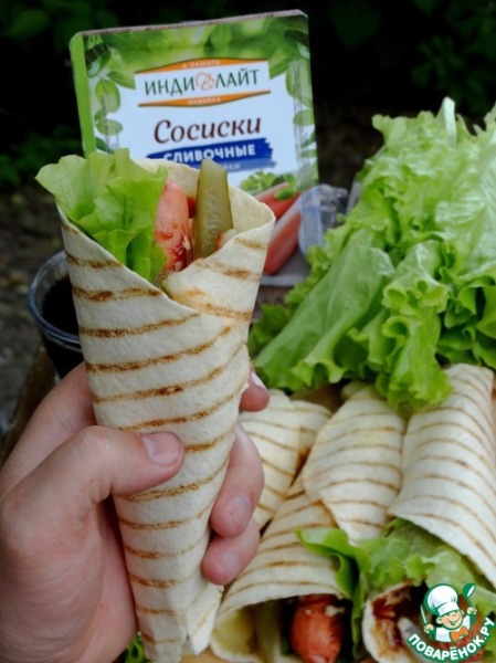 Лепёшка-гриль с сосиской и картофелем