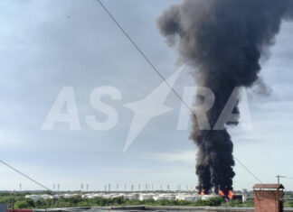 На нефтебазе россиян в Энгельсе продолжает гореть как минимум один резервуар с топливом | ФОТО