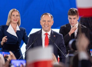 На выборах президента Польши победил антиукраинский кандидат Навроцкий