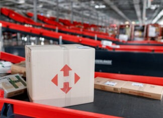 «Нова Пошта» планирует уволить почти 3000 сотрудников