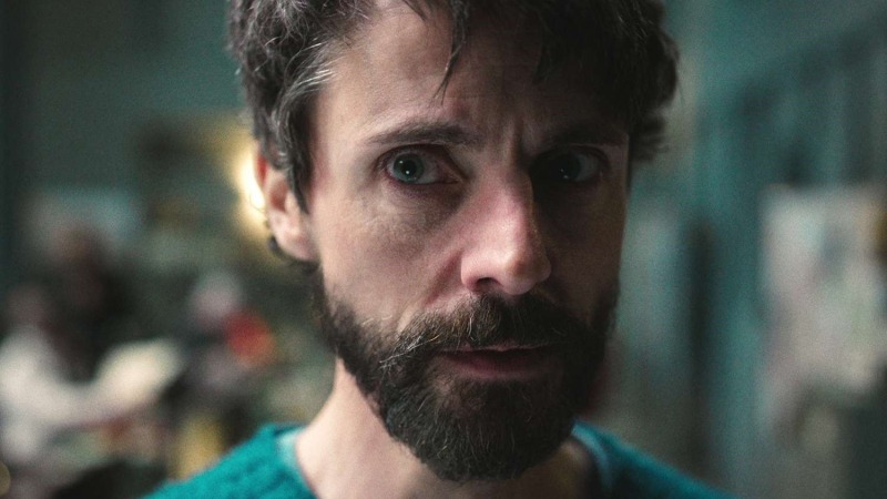 Новый криминальный триллер стал самым популярным на Netflix: можно ли посмотреть его за день