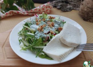 Овощной салат с вареным адыгейским сыром