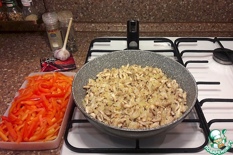 Паприкаш с курицей и рисом