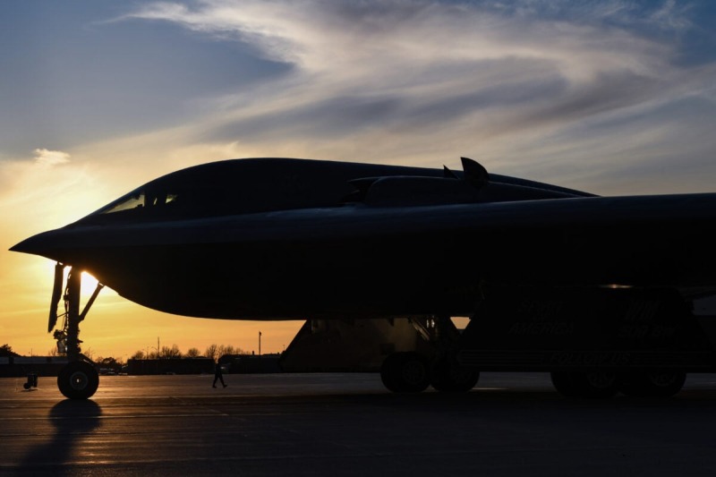 Пентагон перемещает бомбардировщики B-2 на Тихий океан — готовятся к возможному удару по Ирану