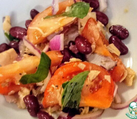 Салат из тунца, фасоли и помидоров