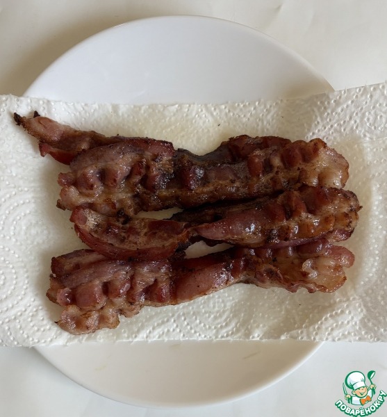 Салат с картофелем, креветками и беконом