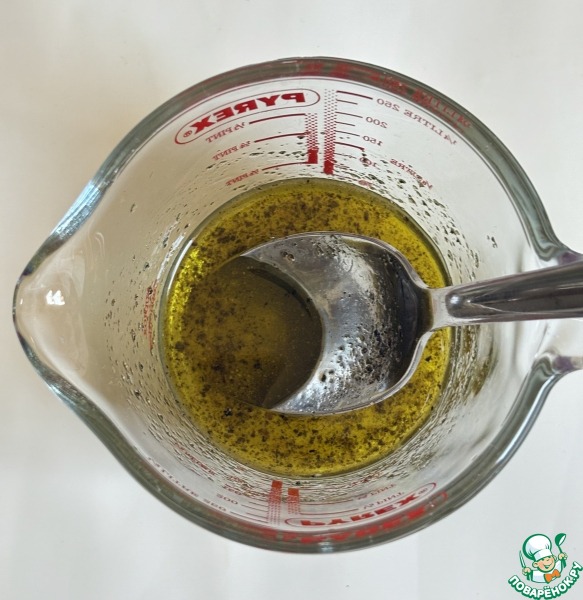 Салат с картофелем, креветками и беконом