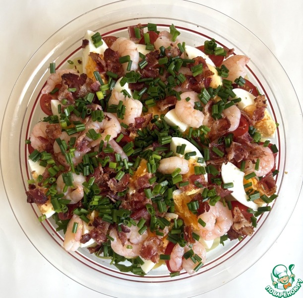 Салат с картофелем, креветками и беконом