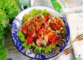 Салат с купатами и острой морковью