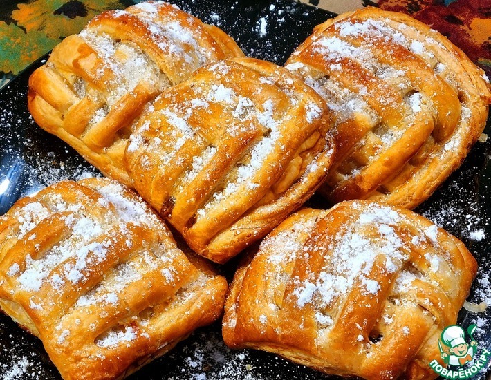 Слойки с яблоками