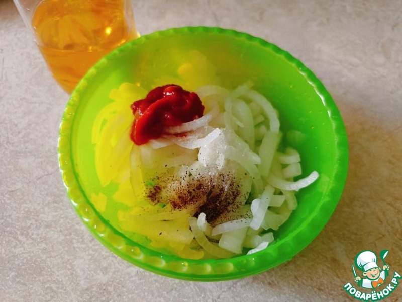 Сосиски с маринованными яйцами и луком