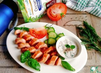 Сосиски-спиральки с базиликовым соусом