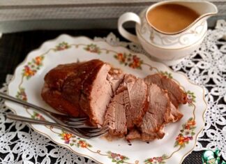 Свиная лопатка тушёная